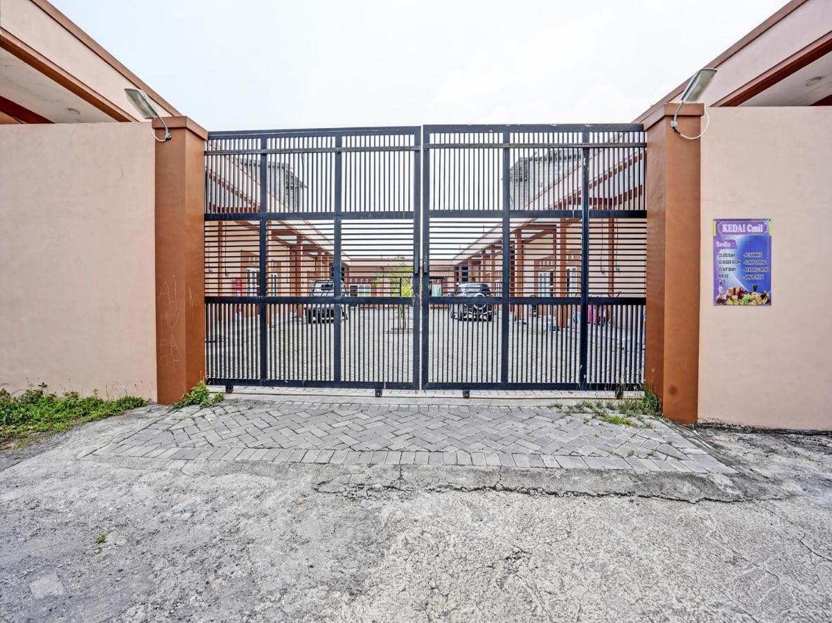Oyo 92006 Kost Sejahtera Syariah Otel Sidoarjo Dış mekan fotoğraf