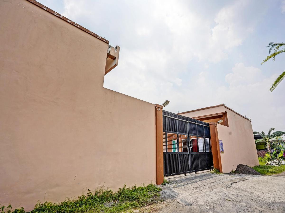 Oyo 92006 Kost Sejahtera Syariah Otel Sidoarjo Dış mekan fotoğraf